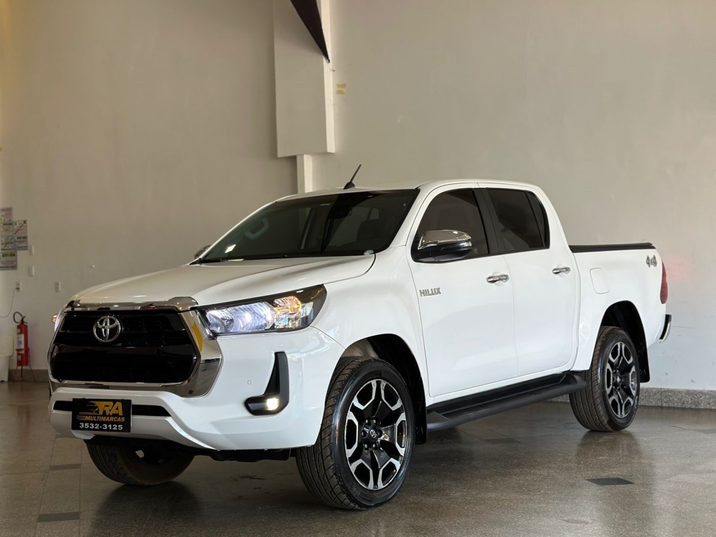 //www.autoline.com.br/carro/toyota/hilux-28-cd-srv-16v-diesel-4p-4x4-turbo-automatico/2021/brasilia-df/24805201