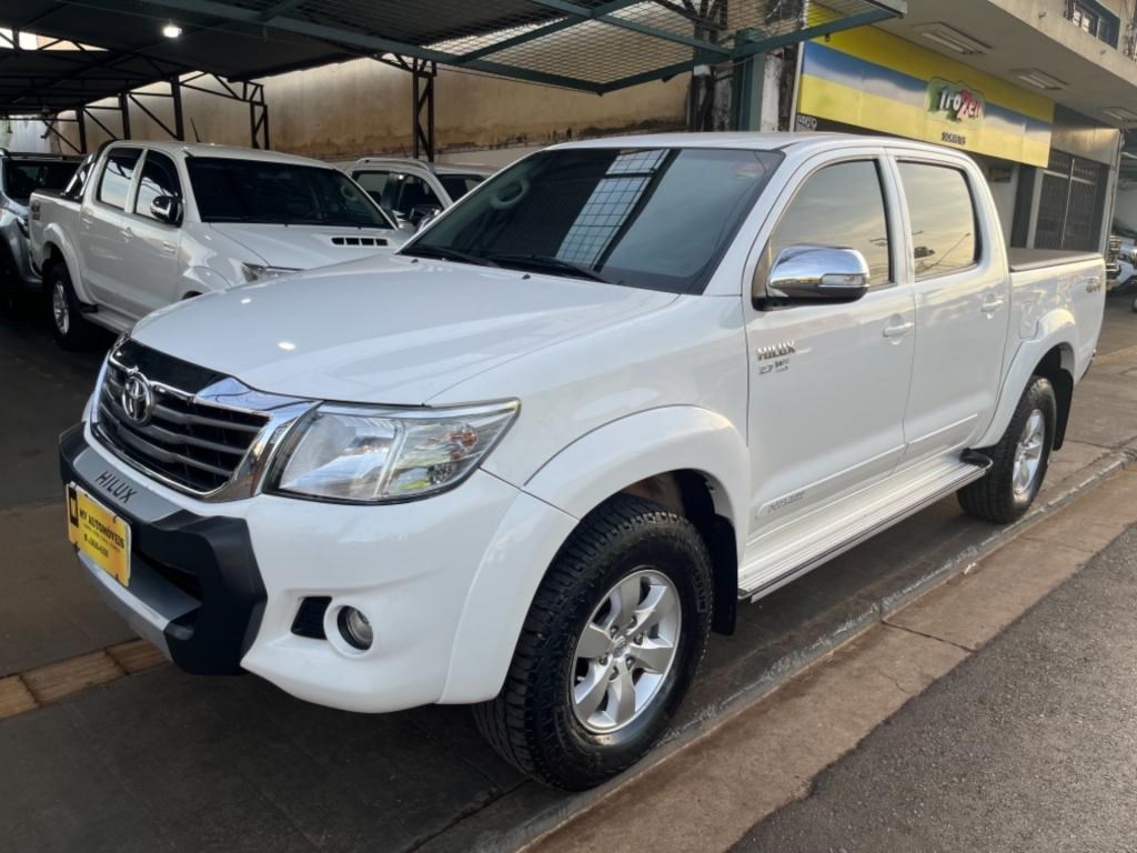 //www.autoline.com.br/carro/toyota/hilux-27-srv-cd-16v-flex-4p-4x4-automatico/2015/ribeirao-preto-sp/24807031
