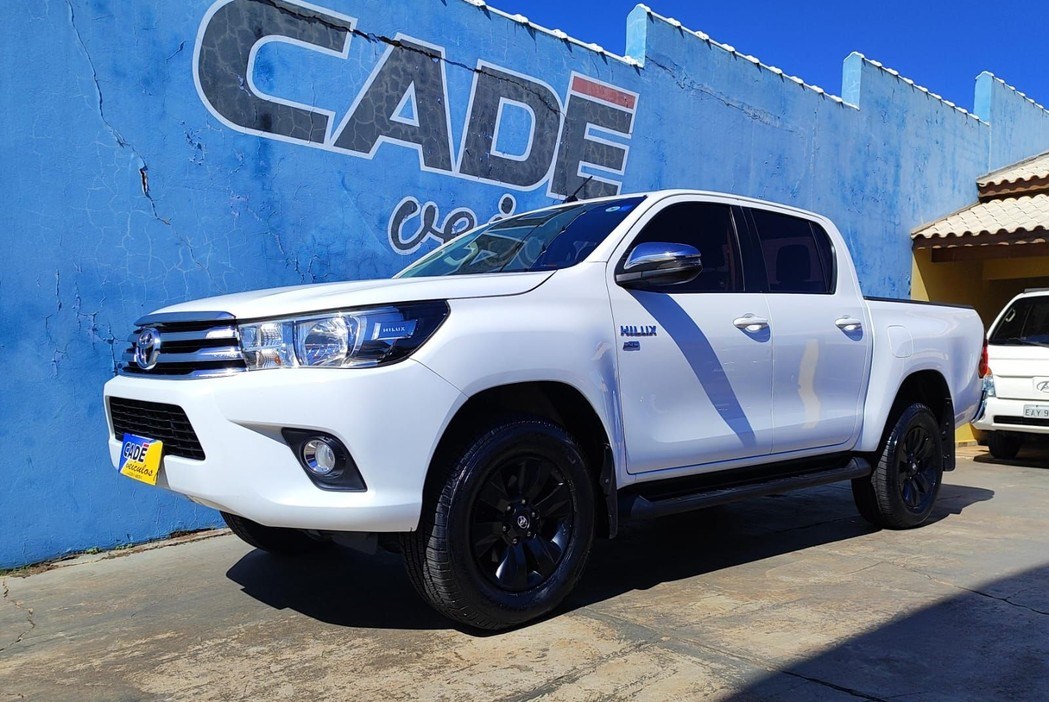 //www.autoline.com.br/carro/toyota/hilux-27-cd-srv-16v-flex-4p-automatico/2018/piraju-sp/24818450
