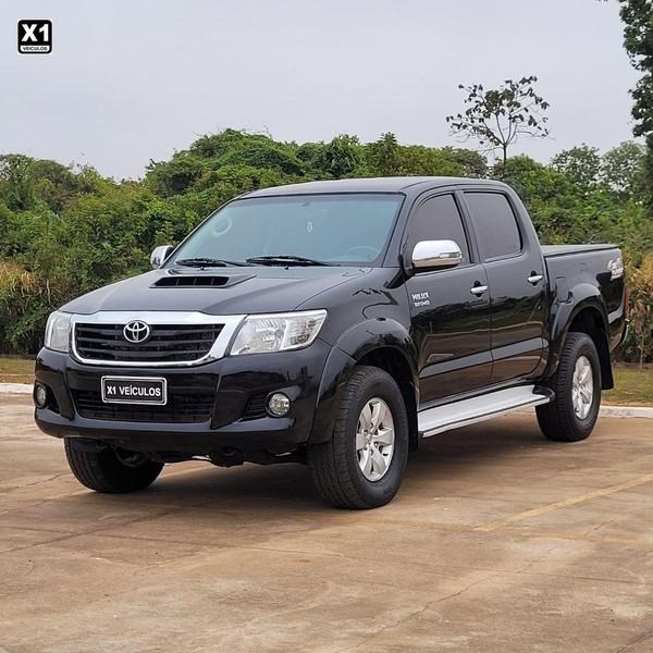 //www.autoline.com.br/carro/toyota/hilux-27-cd-srv-16v-flex-4p-4x4-automatico/2013/jatai-go/24822577