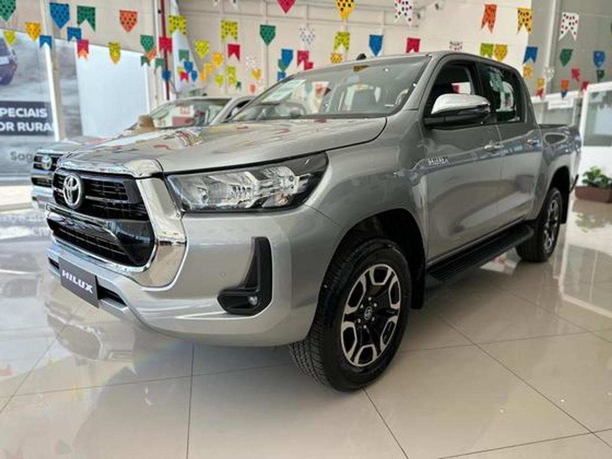 //www.autoline.com.br/carro/toyota/hilux-28-cd-srv-diesel-4p-4x4-turbo-automatico/2024/aparecida-de-goiania-go/24847643