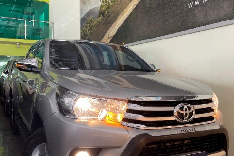 //www.autoline.com.br/carro/toyota/hilux-28-cd-srv-16v-diesel-4p-4x4-turbo-automatico/2018/fortaleza-ce/24863836