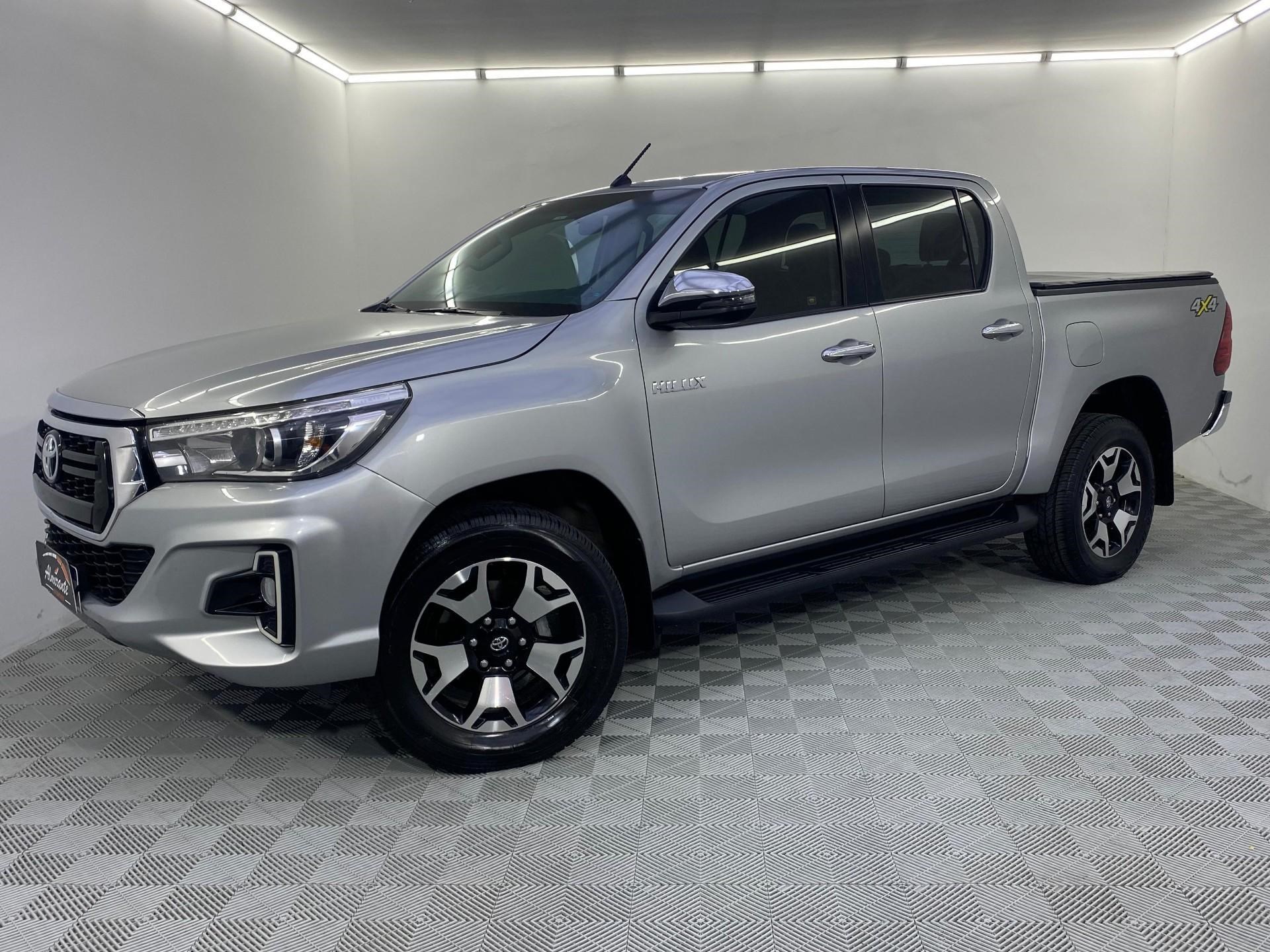 //www.autoline.com.br/carro/toyota/hilux-27-cd-srv-16v-flex-4p-4x4-automatico/2018/blumenau-sc/24867539