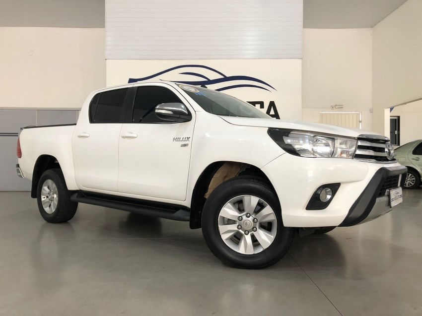 //www.autoline.com.br/carro/toyota/hilux-27-cd-srv-16v-flex-4p-4x4-automatico/2017/tres-lagoas-ms/24868190