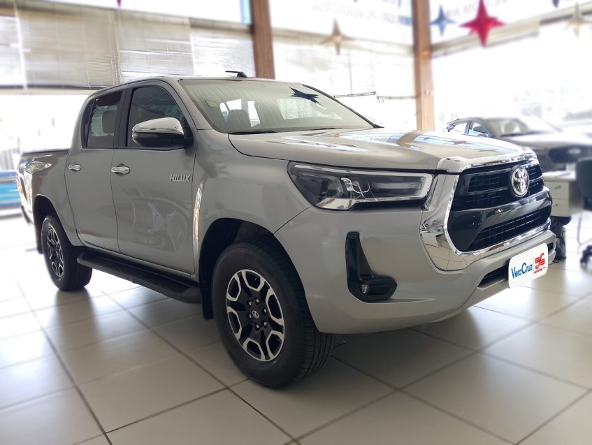 //www.autoline.com.br/carro/toyota/hilux-28-cd-sr-16v-diesel-4p-4x4-turbo-automatico/2022/goiania-go/24877598