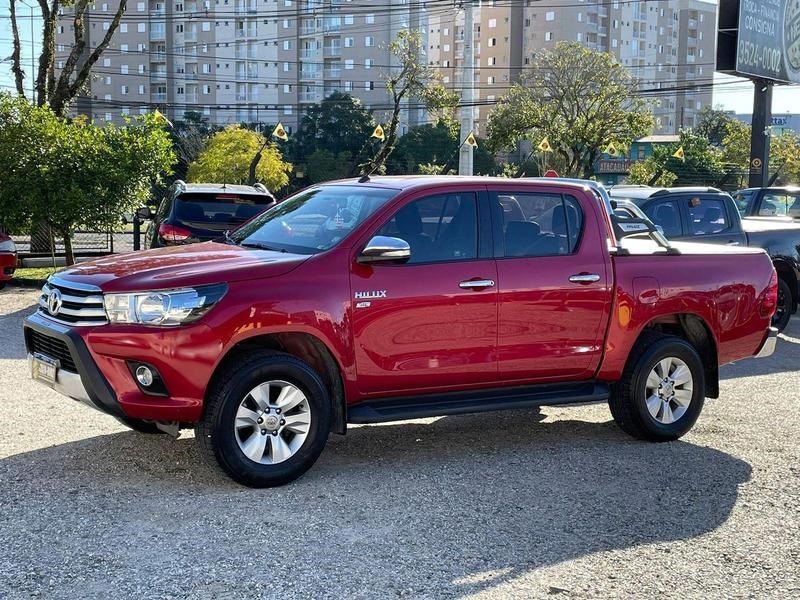 //www.autoline.com.br/carro/toyota/hilux-27-cd-srv-16v-flex-4p-automatico/2017/curitiba-pr/24884759
