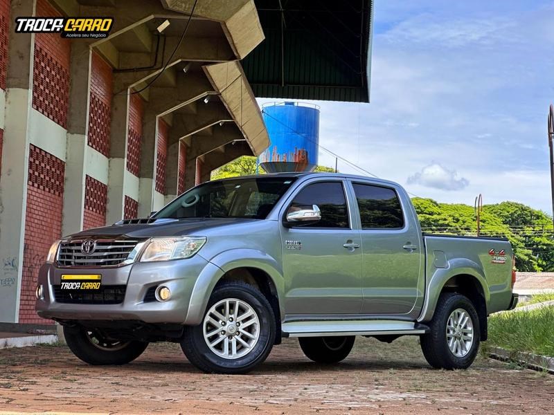 //www.autoline.com.br/carro/toyota/hilux-30-srv-top-cd-16v-diesel-4p-4x4-turbo-automat/2015/jatai-go/24895884