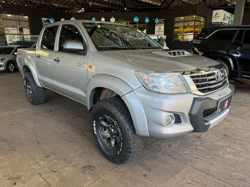 //www.autoline.com.br/carro/toyota/hilux-30-std-cd-16v-diesel-4p-4x4-turbo-manual/2015/campo-grande-ms/24900658
