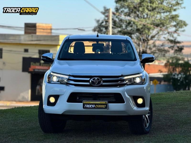 //www.autoline.com.br/carro/toyota/hilux-28-srx-cd-16v-diesel-4p-4x4-turbo-automatico/2016/jatai-go/24909307