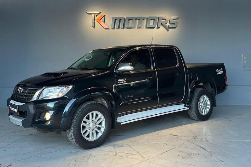 //www.autoline.com.br/carro/toyota/hilux-30-cd-srv-16v-diesel-4p-4x4-turbo-automatico/2012/gurupi-to/24910227
