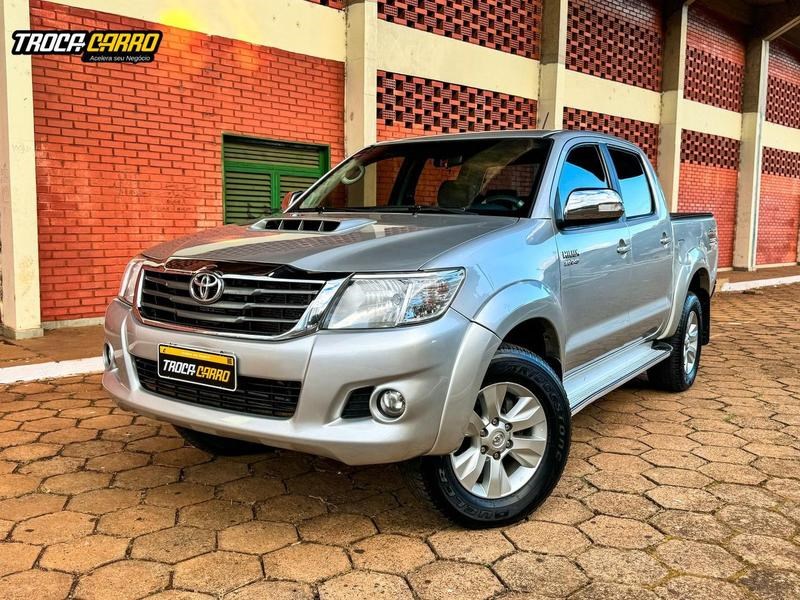 //www.autoline.com.br/carro/toyota/hilux-27-srv-cd-16v-flex-4p-4x4-automatico/2014/jatai-go/24910732