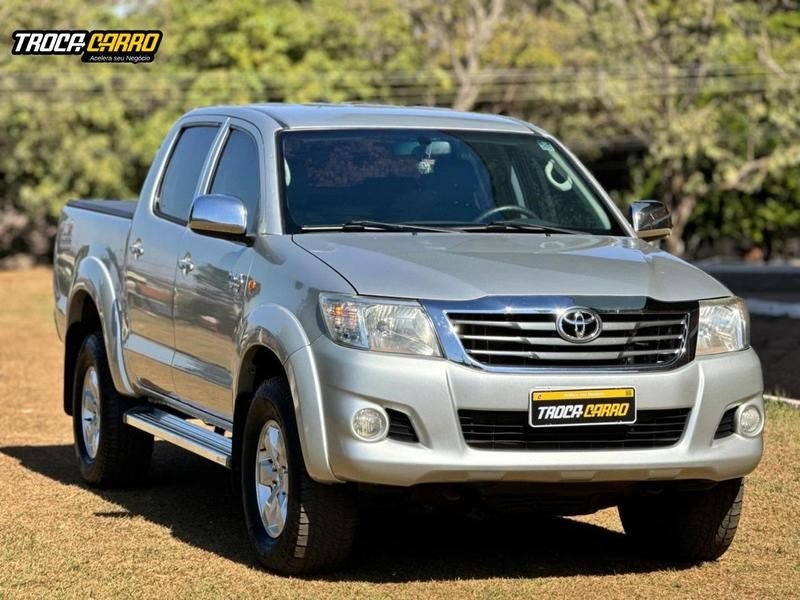 //www.autoline.com.br/carro/toyota/hilux-27-cd-sr-16v-flex-4p-automatico/2013/jatai-go/24911037