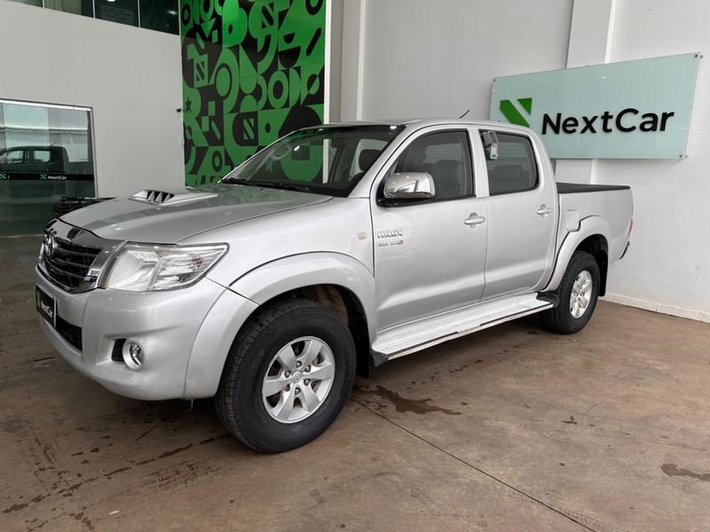 //www.autoline.com.br/carro/toyota/hilux-30-sr-cd-16v-diesel-4p-4x4-turbo-automatico/2014/brasilia-df/24913802