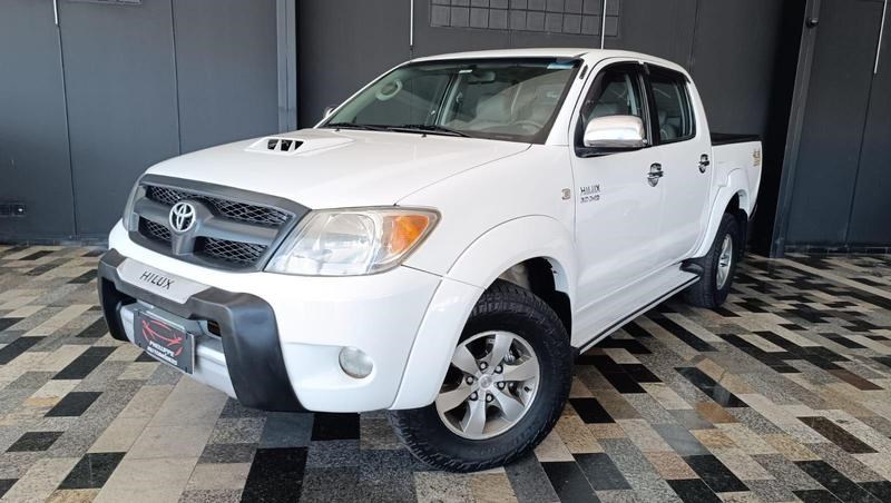 //www.autoline.com.br/carro/toyota/hilux-30-cd-srv-16v-diesel-4p-4x4-turbo-manual/2008/araxa-mg/24916288