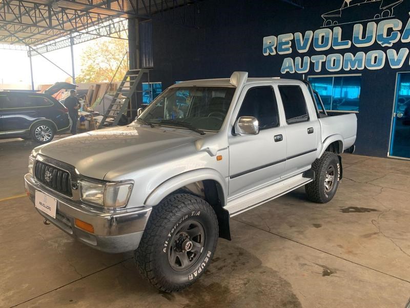 //www.autoline.com.br/carro/toyota/hilux-30-srv-turbo-cd-8v-diesel-4p-4x4-manual/2004/campo-grande-ms/24923281