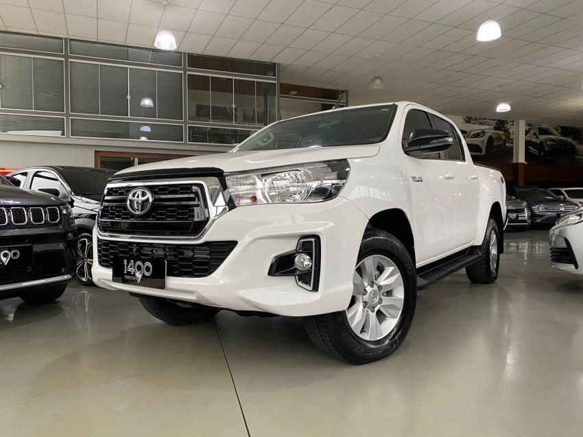 //www.autoline.com.br/carro/toyota/hilux-28-cd-sr-16v-diesel-4p-4x4-turbo-automatico/2020/novo-hamburgo-rs/24924095