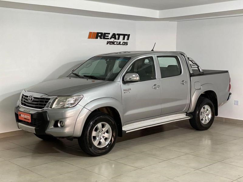 //www.autoline.com.br/carro/toyota/hilux-27-srv-cd-16v-flex-4p-automatico/2015/curitiba-pr/24946071