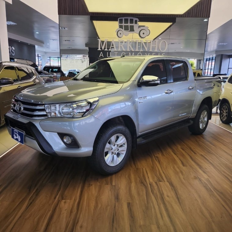 //www.autoline.com.br/carro/toyota/hilux-27-cd-srv-16v-flex-4p-automatico/2018/franca-sp/24963958