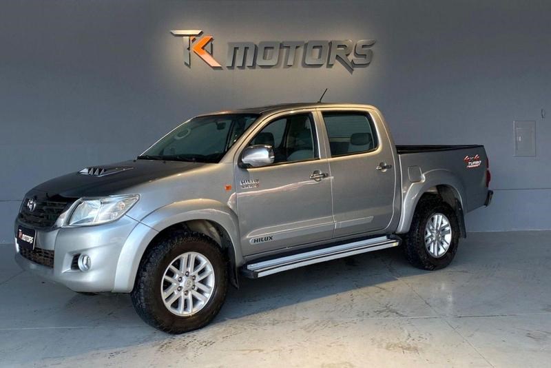 //www.autoline.com.br/carro/toyota/hilux-30-std-cs-16v-diesel-2p-4x4-turbo-manual/2015/gurupi-to/24964719
