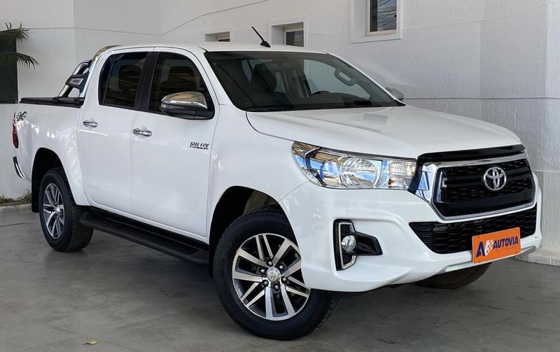 //www.autoline.com.br/carro/toyota/hilux-28-cd-srv-16v-diesel-4p-4x4-turbo-automatico/2020/brasilia-df/24967625