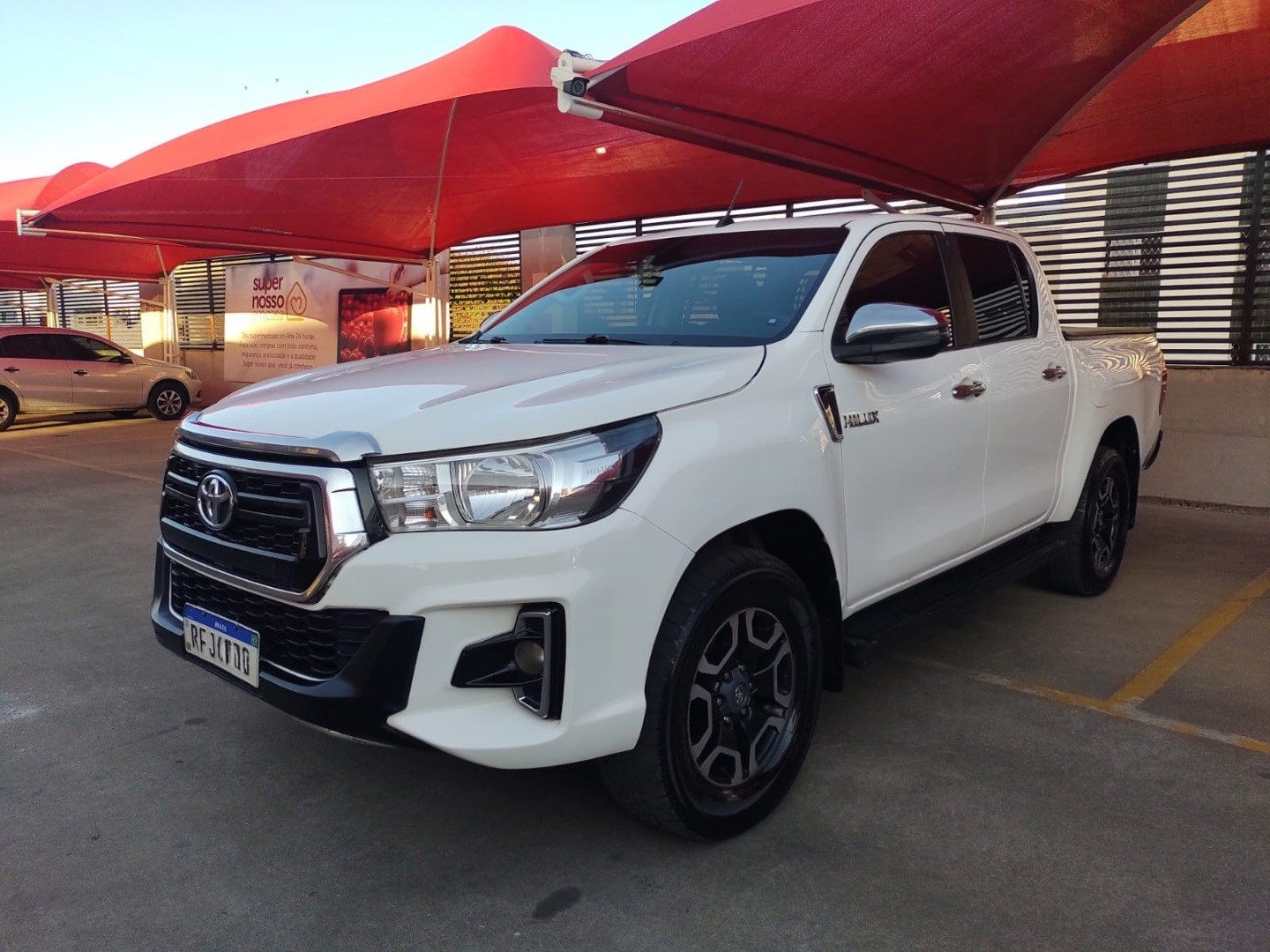 //www.autoline.com.br/carro/toyota/hilux-28-cd-std-narrow-16v-diesel-4p-4x4-turbo-manu/2020/belo-horizonte-mg/24969383