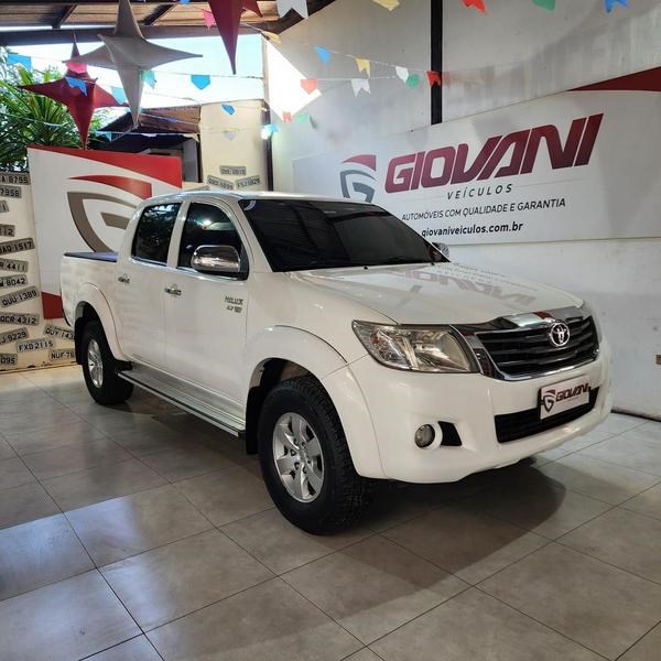 //www.autoline.com.br/carro/toyota/hilux-27-srv-cd-16v-flex-4p-automatico/2015/sinop-mt/24971615