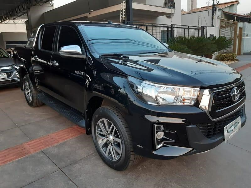 //www.autoline.com.br/carro/toyota/hilux-28-cd-srv-16v-diesel-4p-4x4-turbo-automatico/2019/campo-grande-ms/24972486