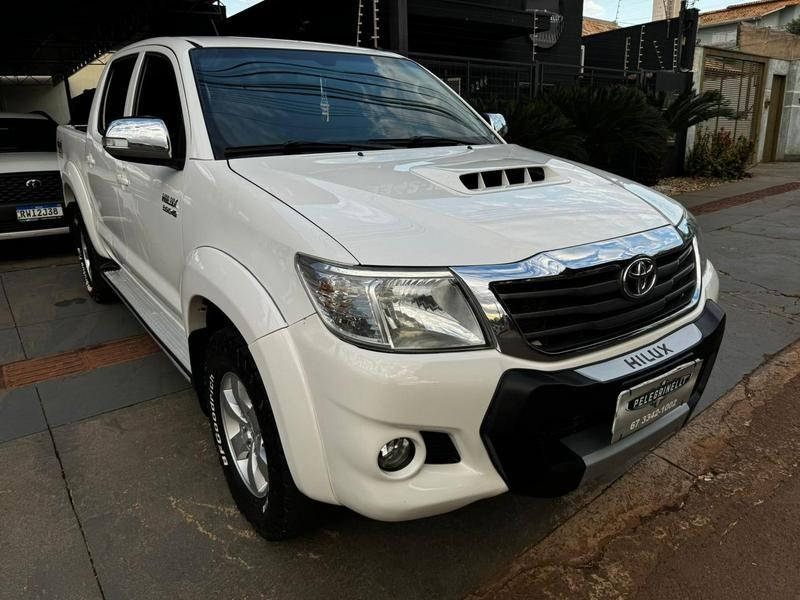 //www.autoline.com.br/carro/toyota/hilux-30-srv-cd-16v-diesel-4p-4x4-turbo-automatico/2015/campo-grande-ms/24972533
