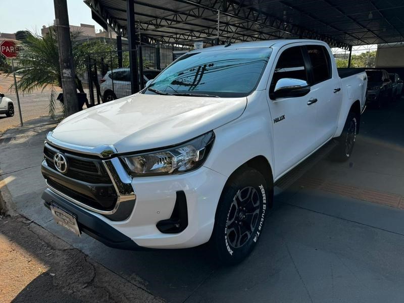 //www.autoline.com.br/carro/toyota/hilux-28-cd-srv-16v-diesel-4p-4x4-turbo-automatico/2021/campo-grande-ms/24972647