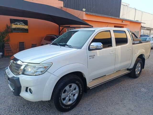 //www.autoline.com.br/carro/toyota/hilux-27-srv-cd-16v-flex-4p-automatico/2015/cuiaba-mt/24982523