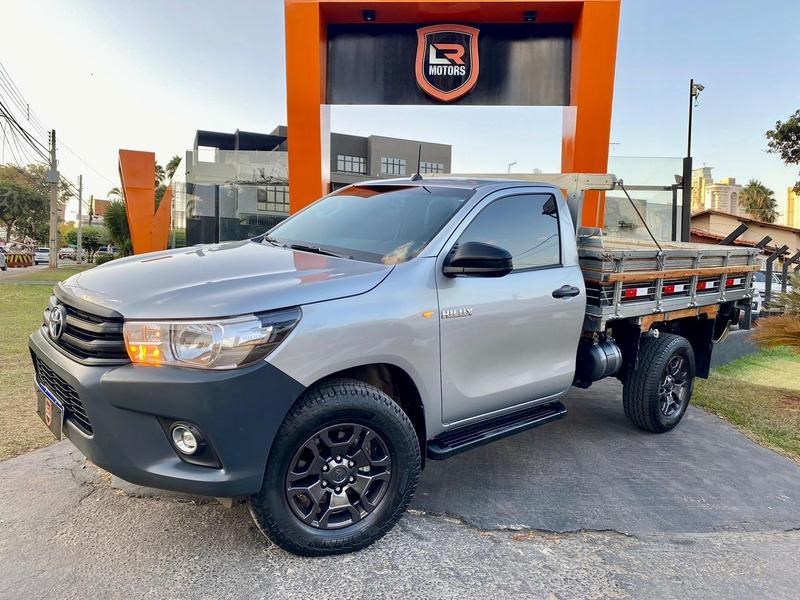 //www.autoline.com.br/carro/toyota/hilux-28-cs-16v-diesel-2p-4x4-turbo-manual/2024/goiania-go/24983156