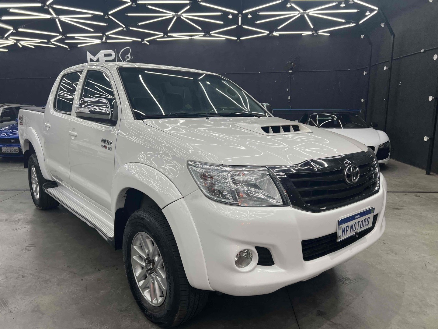 //www.autoline.com.br/carro/toyota/hilux-30-cd-srv-16v-diesel-4p-4x4-turbo-automatico/2013/belo-horizonte-mg/24995148