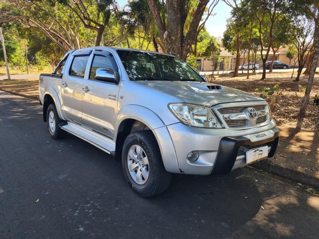 //www.autoline.com.br/carro/toyota/hilux-30-cd-srv-16v-diesel-4p-4x4-turbo-manual/2008/ribeirao-preto-sp/25006000