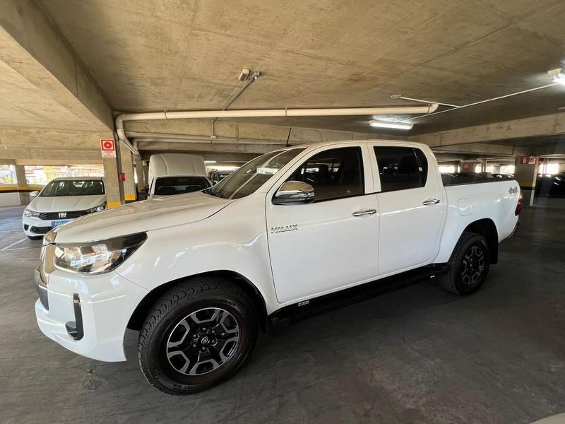 //www.autoline.com.br/carro/toyota/hilux-28-cd-sr-16v-diesel-4p-4x4-turbo-automatico/2021/belo-horizonte-mg/25011065