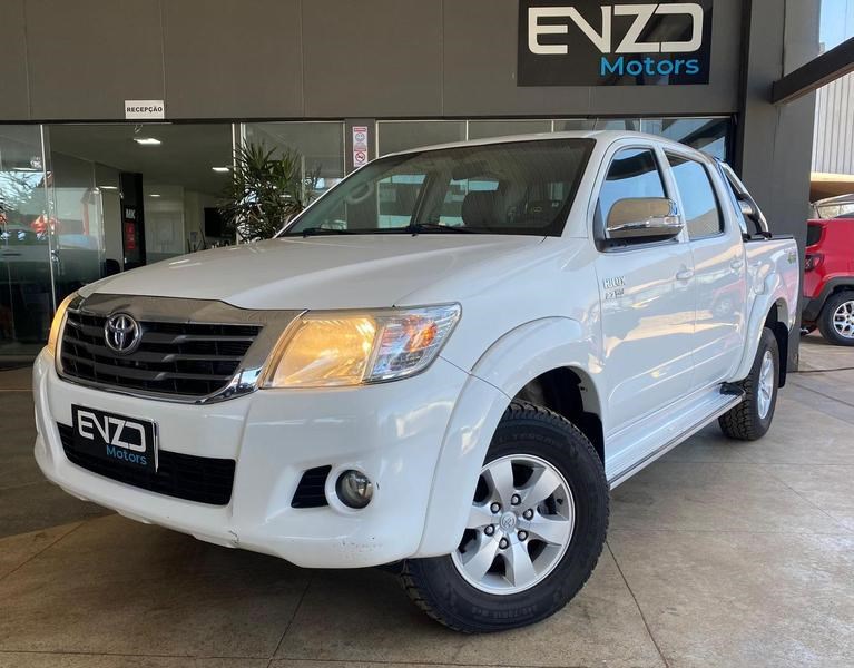 //www.autoline.com.br/carro/toyota/hilux-27-srv-cd-16v-flex-4p-4x4-automatico/2015/brasilia-df/25015584