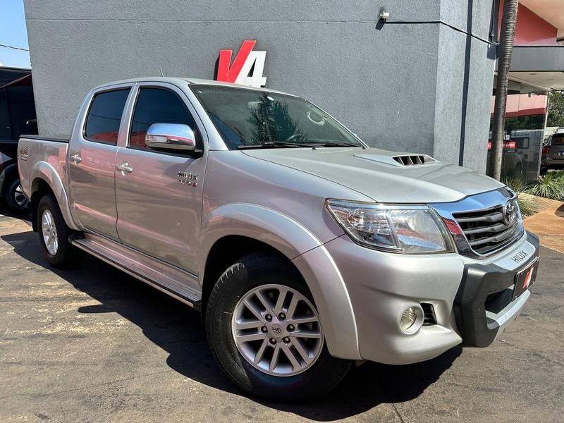 //www.autoline.com.br/carro/toyota/hilux-30-cd-srv-16v-diesel-4p-4x4-turbo-automatico/2013/campo-grande-ms/25016549