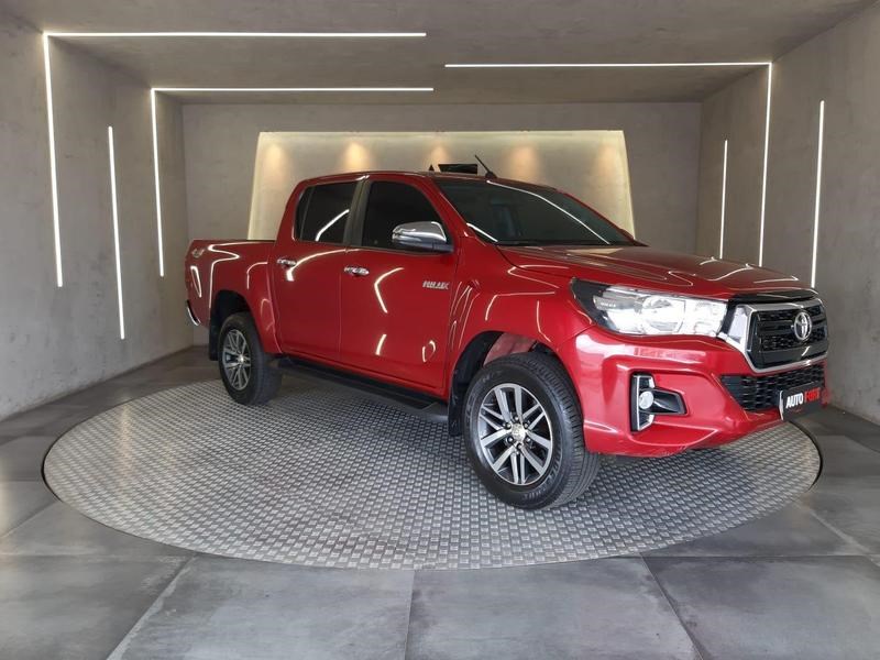 //www.autoline.com.br/carro/toyota/hilux-28-cd-srv-16v-diesel-4p-4x4-turbo-automatico/2020/brasilia-df/25022854