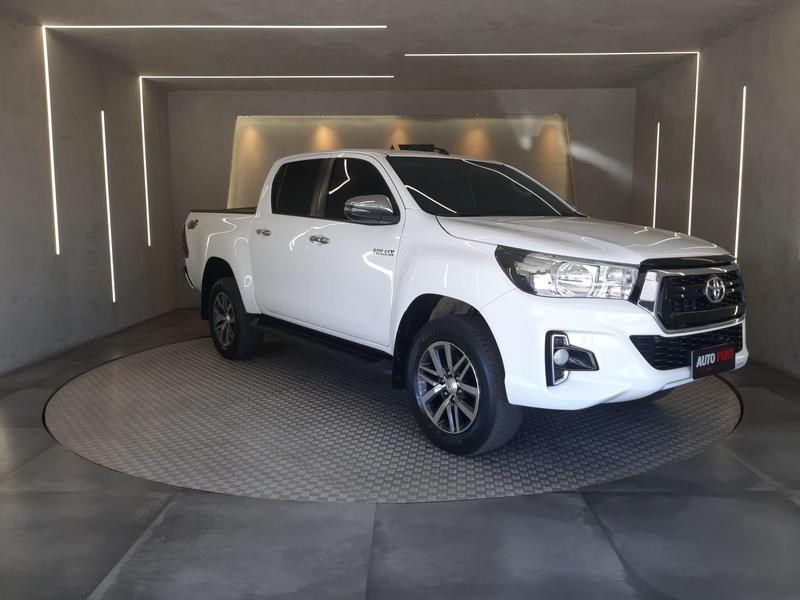 //www.autoline.com.br/carro/toyota/hilux-28-cd-srv-16v-diesel-4p-4x4-turbo-automatico/2019/brasilia-df/25023007