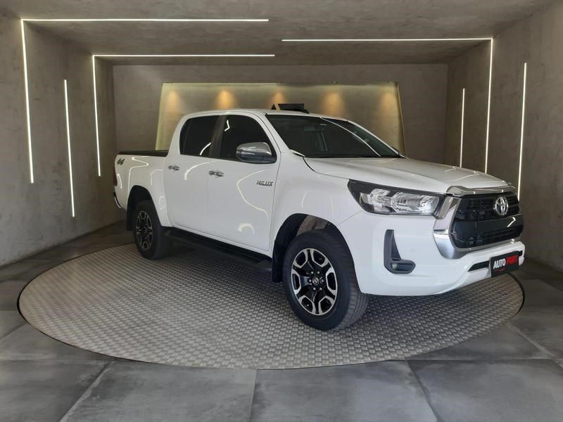 //www.autoline.com.br/carro/toyota/hilux-28-cd-srv-16v-diesel-4p-4x4-turbo-automatico/2021/brasilia-df/25023028