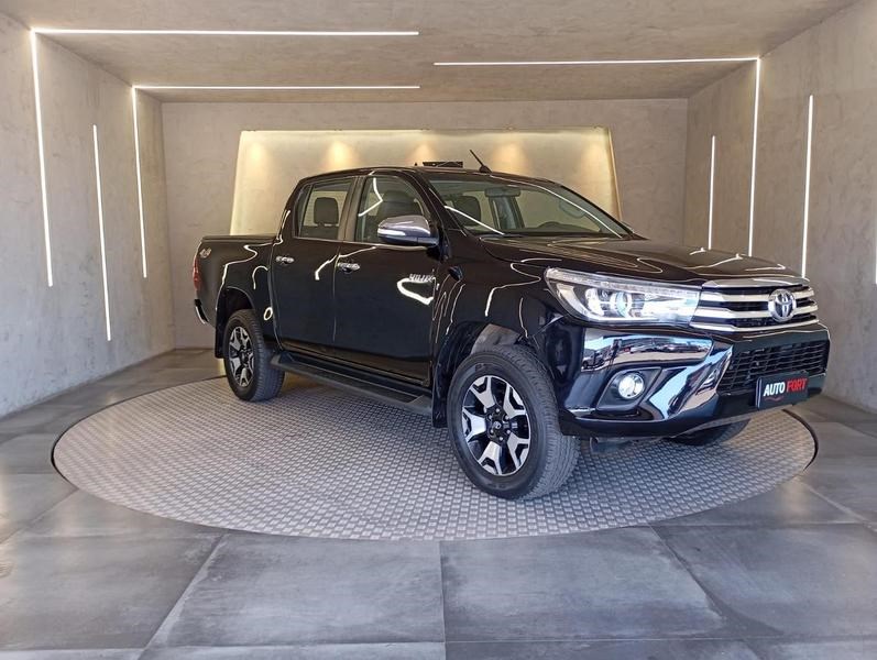 //www.autoline.com.br/carro/toyota/hilux-28-cd-srx-16v-diesel-4p-4x4-turbo-automatico/2017/brasilia-df/25023397