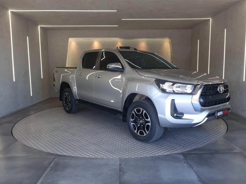 //www.autoline.com.br/carro/toyota/hilux-28-cd-srv-16v-diesel-4p-4x4-turbo-automatico/2021/brasilia-df/25023474