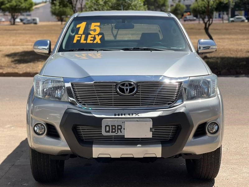 //www.autoline.com.br/carro/toyota/hilux-27-sr-cd-16v-flex-4p-automatico/2015/sinop-mt/25032784