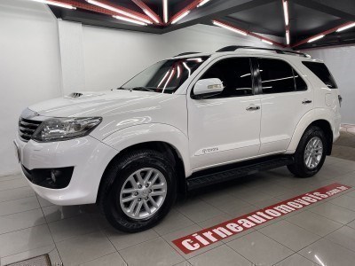 //www.autoline.com.br/carro/toyota/hilux-sw4-30-srv-16v-diesel-4p-4x4-turbo-automatico/2012/santa-maria-rs/17912433