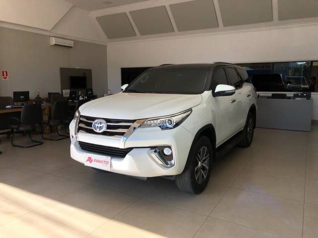 //www.autoline.com.br/carro/toyota/hilux-sw4-28-srx-16v-diesel-4p-4x4-turbo-automatico/2016/vilhena-ro/20968882