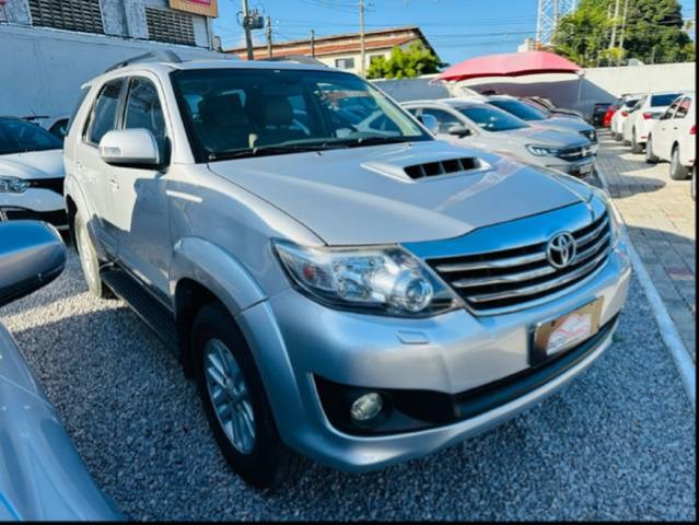 //www.autoline.com.br/carro/toyota/hilux-sw4-30-srv-16v-diesel-4p-4x4-turbo-automatico/2012/natal-rn/22517579
