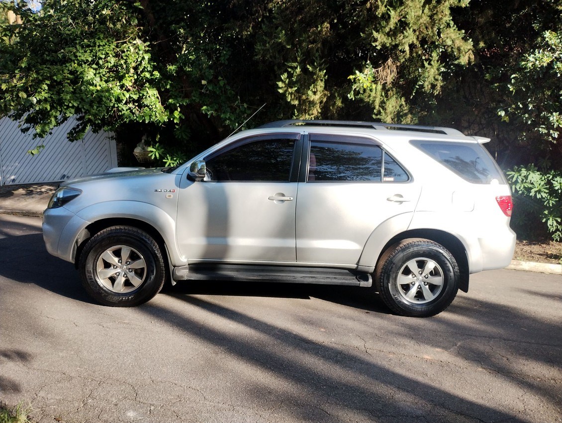 //www.autoline.com.br/carro/toyota/hilux-sw4-30-srv-16v-diesel-4p-4x4-turbo-automatico/2008/itapecerica-da-serra-sp/23107425