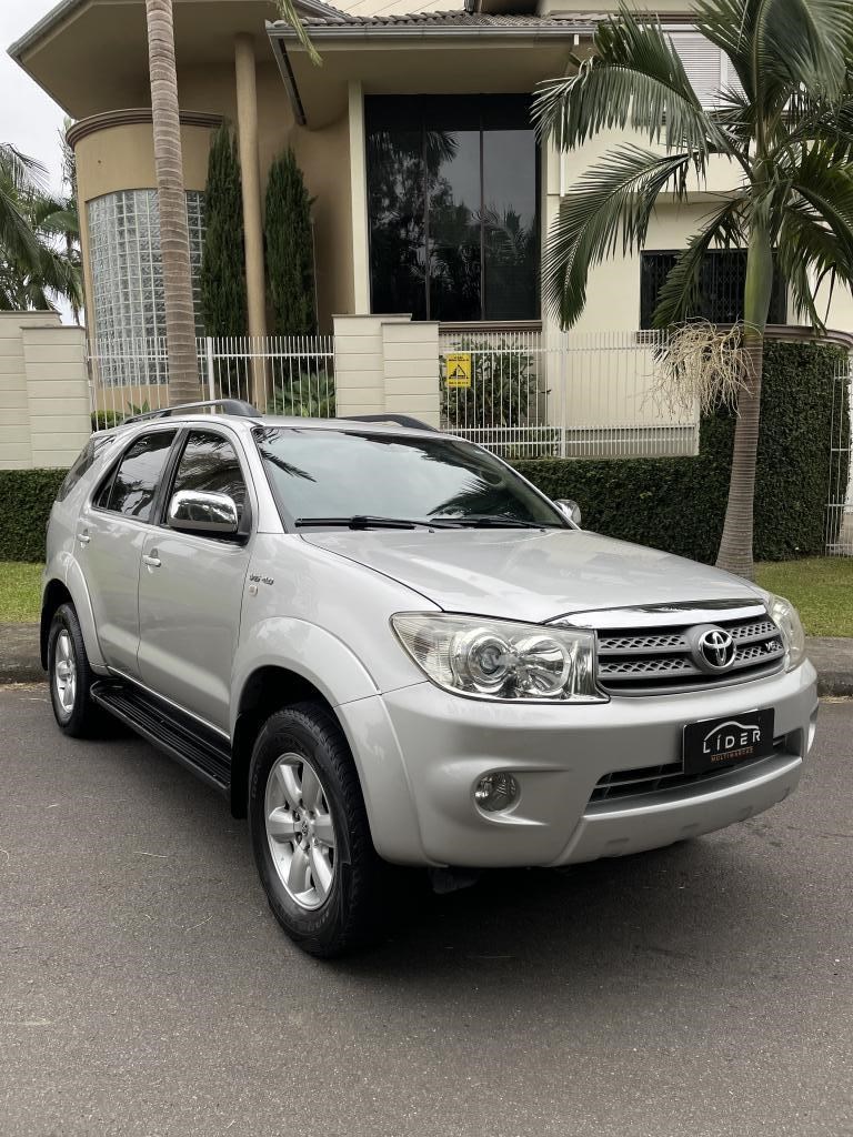 //www.autoline.com.br/carro/toyota/hilux-sw4-40-v6-srv-24v-gasolina-4p-4x4-automatico/2010/criciuma-sc/23615710