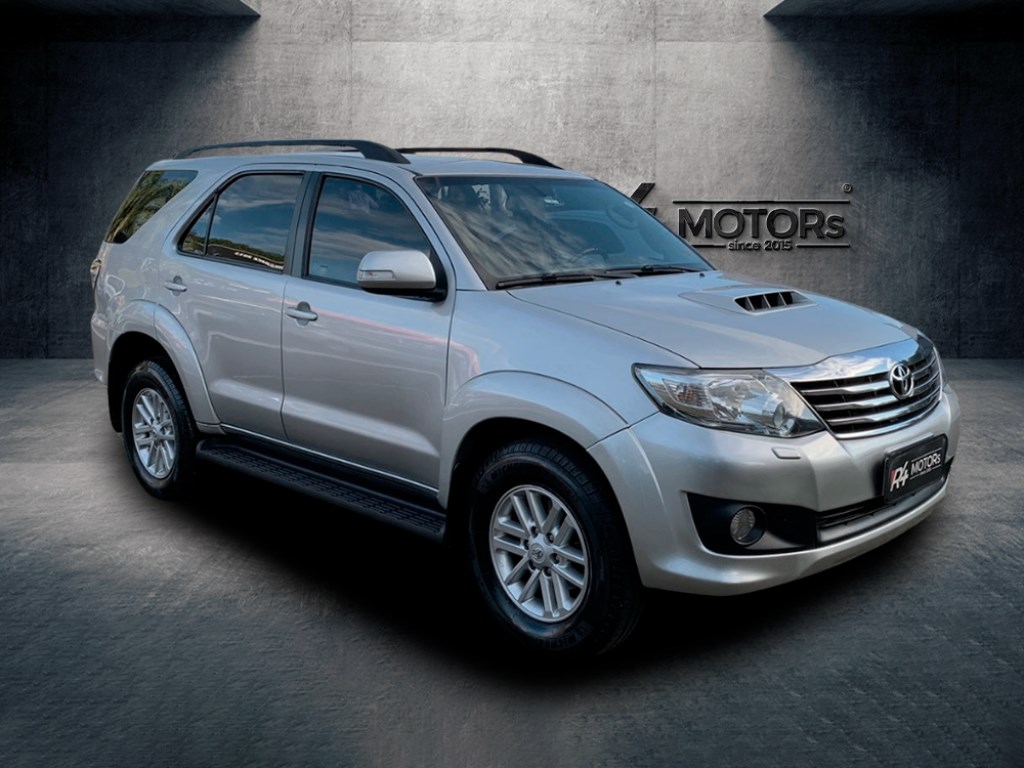 //www.autoline.com.br/carro/toyota/hilux-sw4-30-srv-16v-diesel-4p-4x4-turbo-automatico/2012/campo-grande-ms/23616579