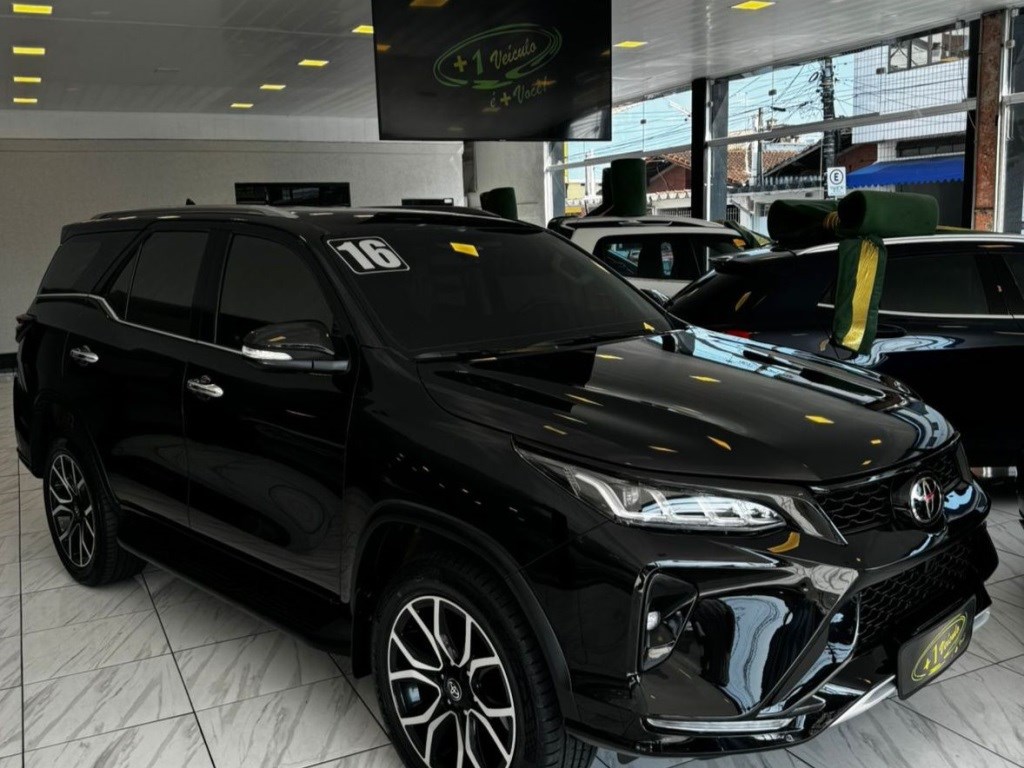 //www.autoline.com.br/carro/toyota/hilux-sw4-28-srx-7l-16v-diesel-4p-4x4-turbo-automatico/2016/praia-grande-sp/23681867
