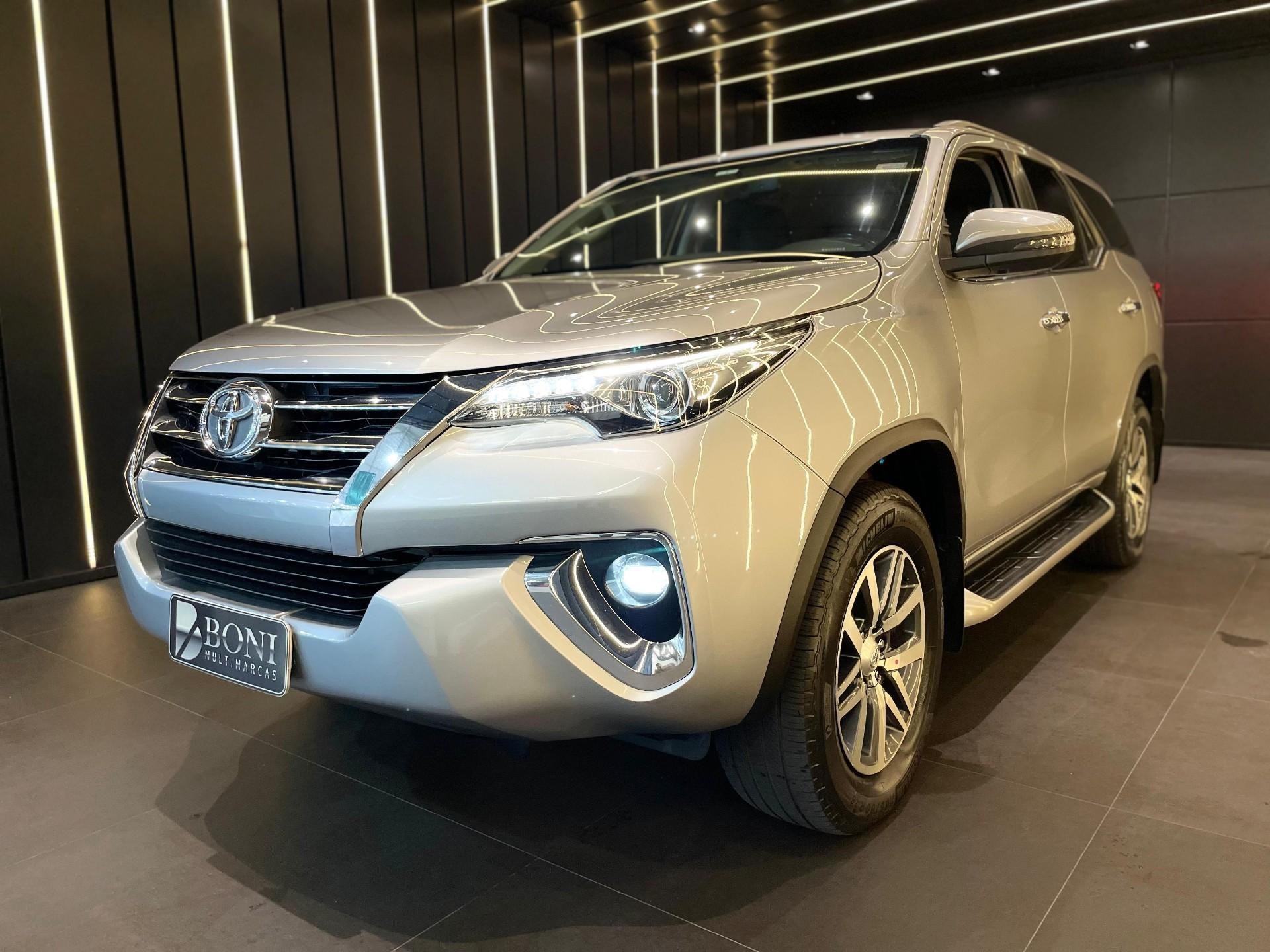 //www.autoline.com.br/carro/toyota/hilux-sw4-28-srx-16v-diesel-4p-4x4-turbo-automatico/2019/blumenau-sc/23688710